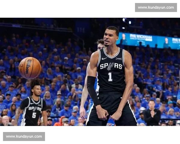 NBA雷霆vs马刺G4前瞻 青春风暴正面碰撞 西部新王之争迎来关键转折点 NBA雷霆vs马刺G4前瞻 青春风暴正面碰撞 西部新王之争迎来关键转折点